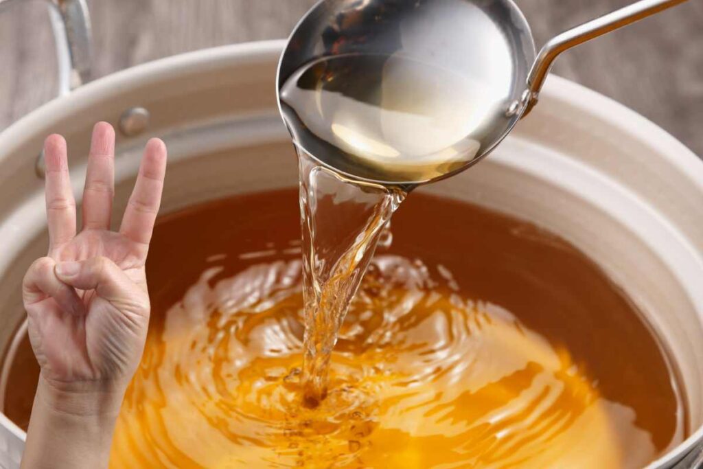 brodo e segno tre con la mano