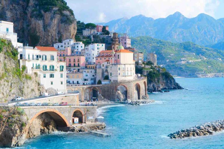 Costiera Amalfitana, i 5 ristoranti imperdibili da visitare tra Natale e Capodanno: vista mare per colatura di alici e limoncello