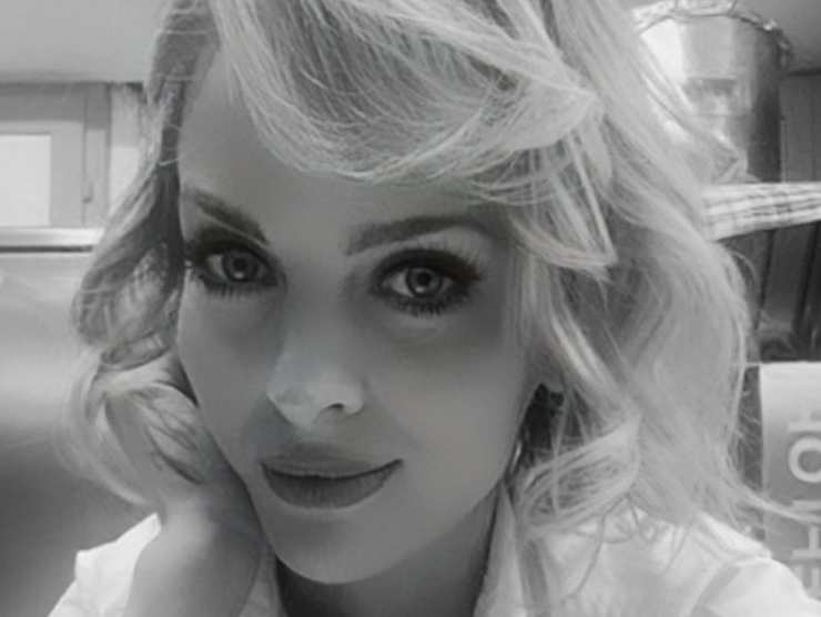 selfie madalina su instagram