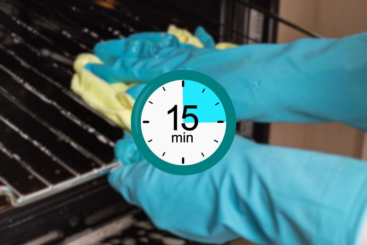 persona che pulisce forno e in primo piano timeri che segna 15 minuti